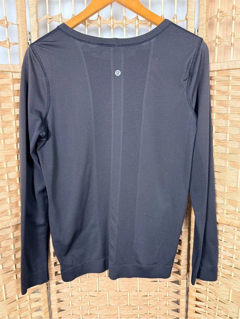 Lululemon Swiftly Tech Long Sleeve (Breeze) Relaxed Fit Black Size 10